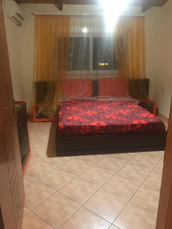 Lovely 2 Bedroom Apartment ติรานา ภายนอก รูปภาพ