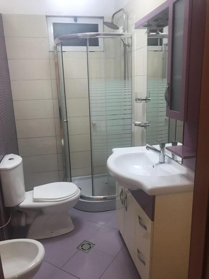 Lovely 2 Bedroom Apartment ติรานา ภายนอก รูปภาพ