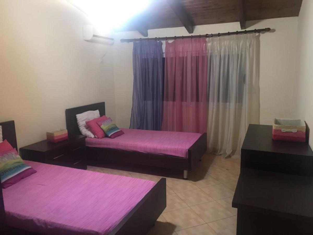 Lovely 2 Bedroom Apartment ติรานา ภายนอก รูปภาพ
