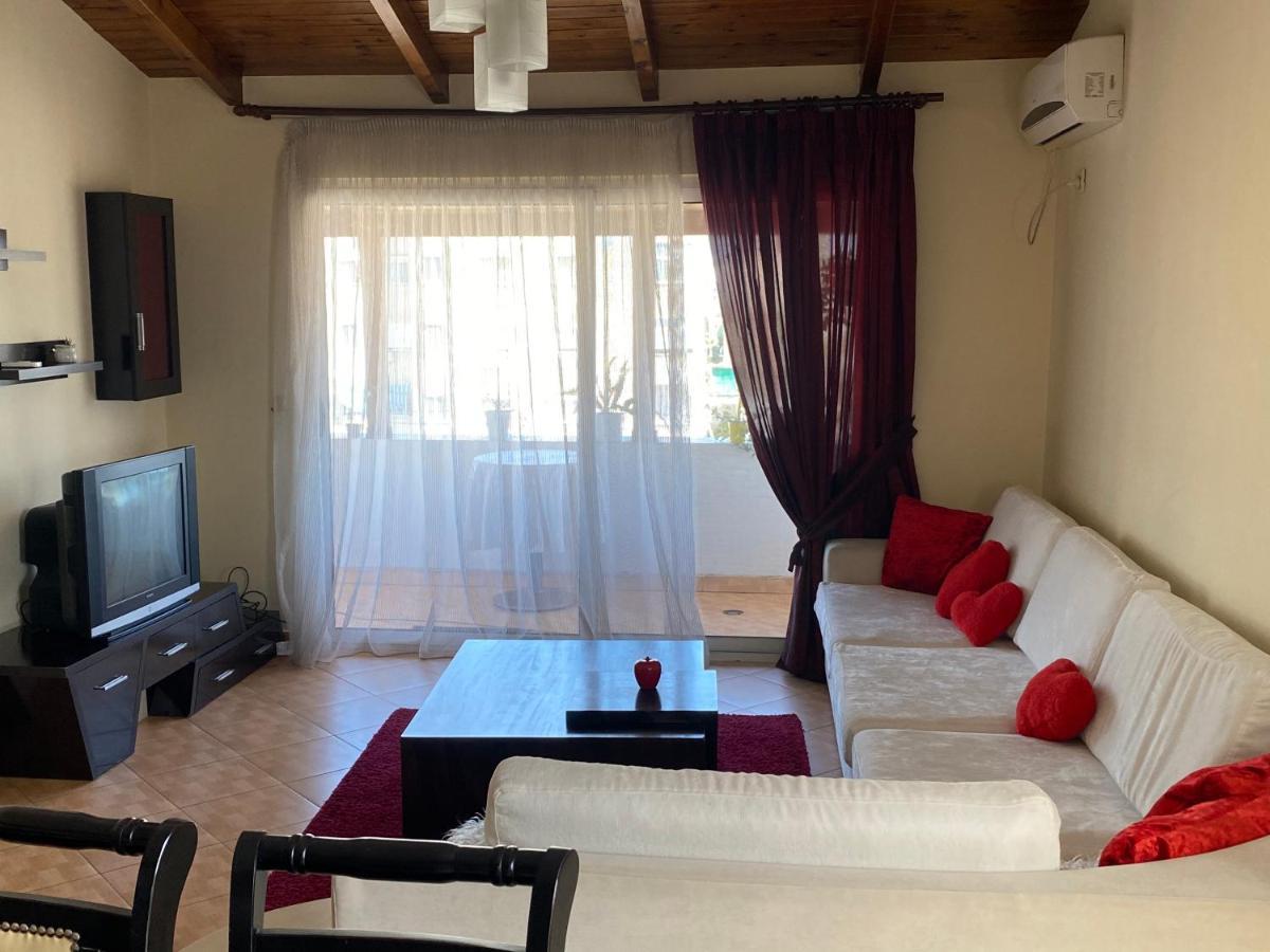 Lovely 2 Bedroom Apartment ติรานา ภายนอก รูปภาพ